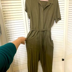 Olive jumpsuit with tie at the waist